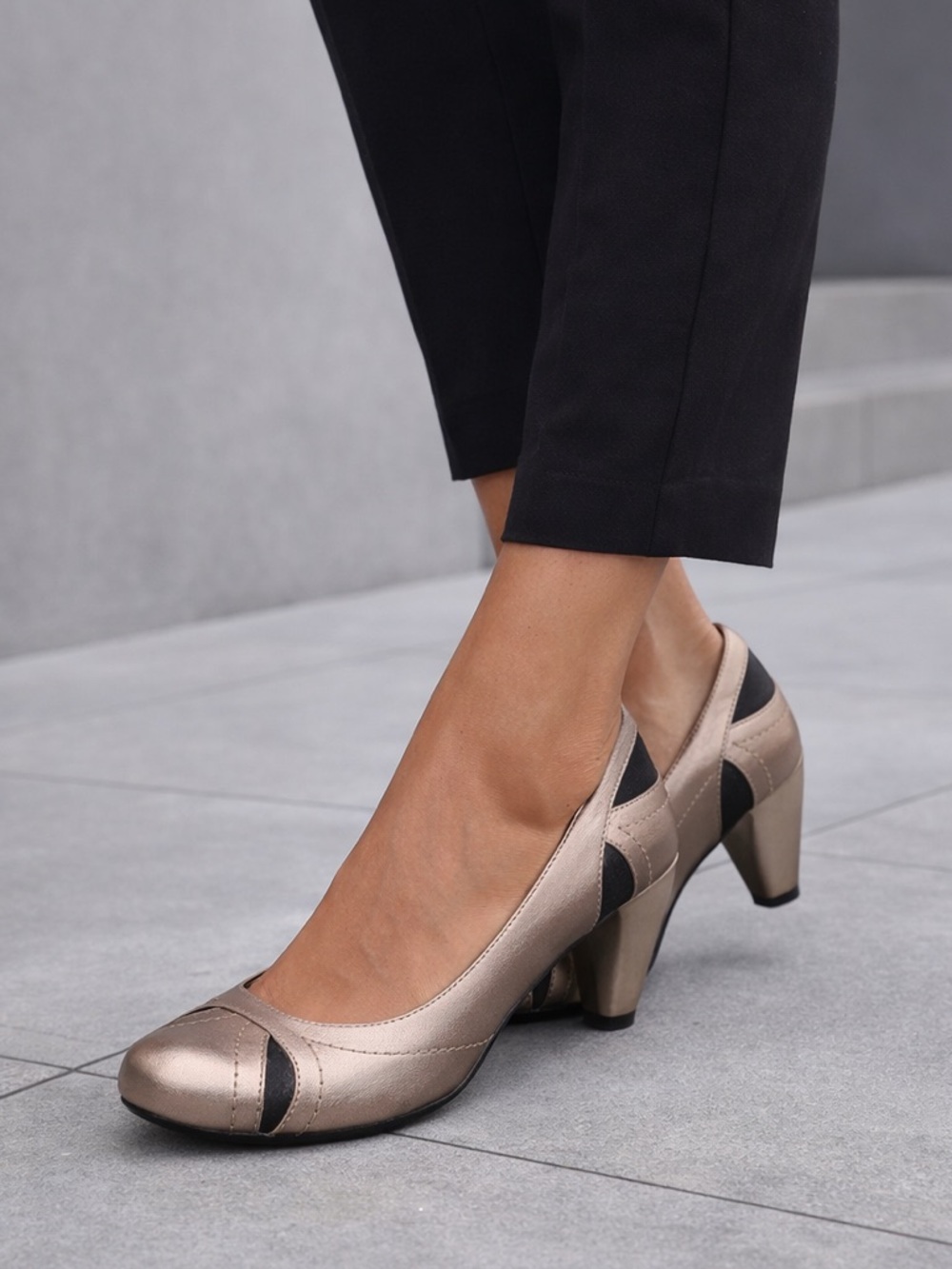 JUMP Bama Metallic Champagne Gold Leather Comfort Pumps